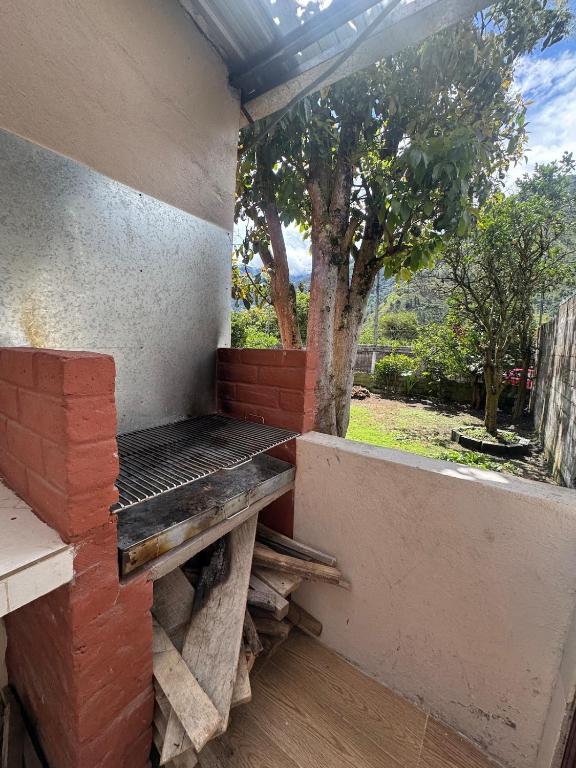 Spacious house with BBQ, patio & mountain views - 4