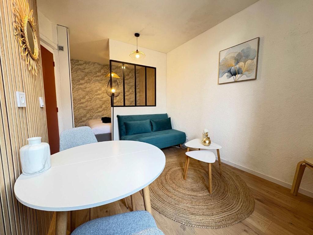Cozy Studio Seaside Escape by the Water - 5