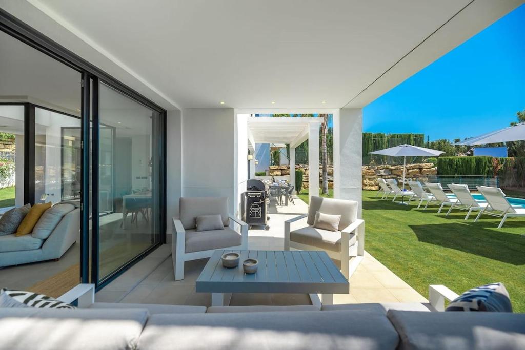Golf-Front Villa Private Pool Sleeps 8 - 5