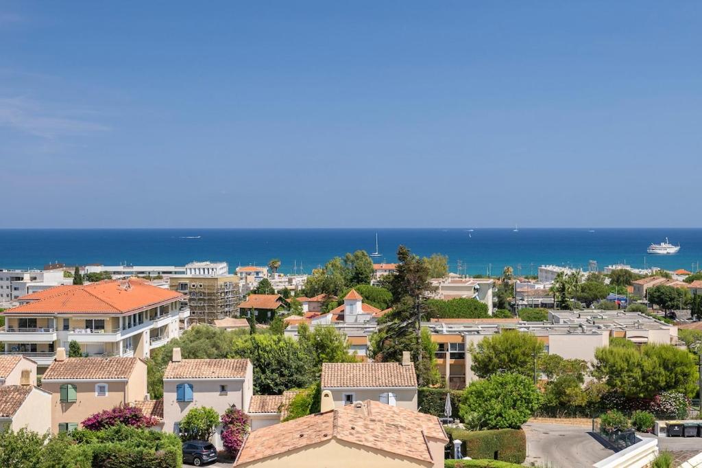 3BR Antibes Retreat Private Rooftop Pool - 3