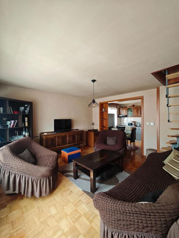 Large apartment in Velešići private house - 1