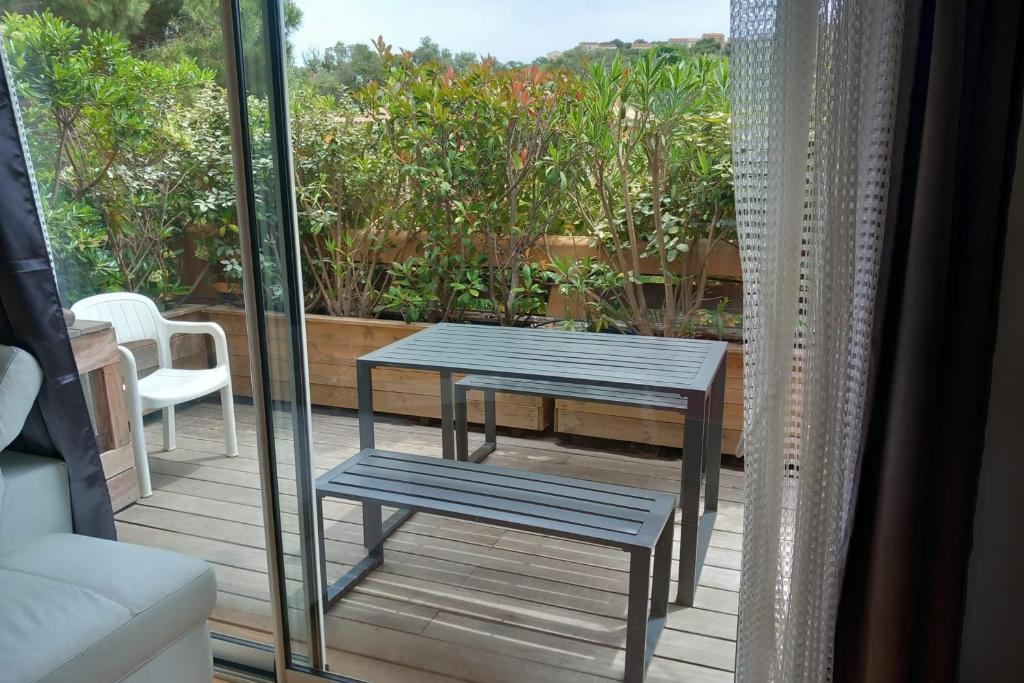 Cosy cocoon with balcony close to the sea - 1