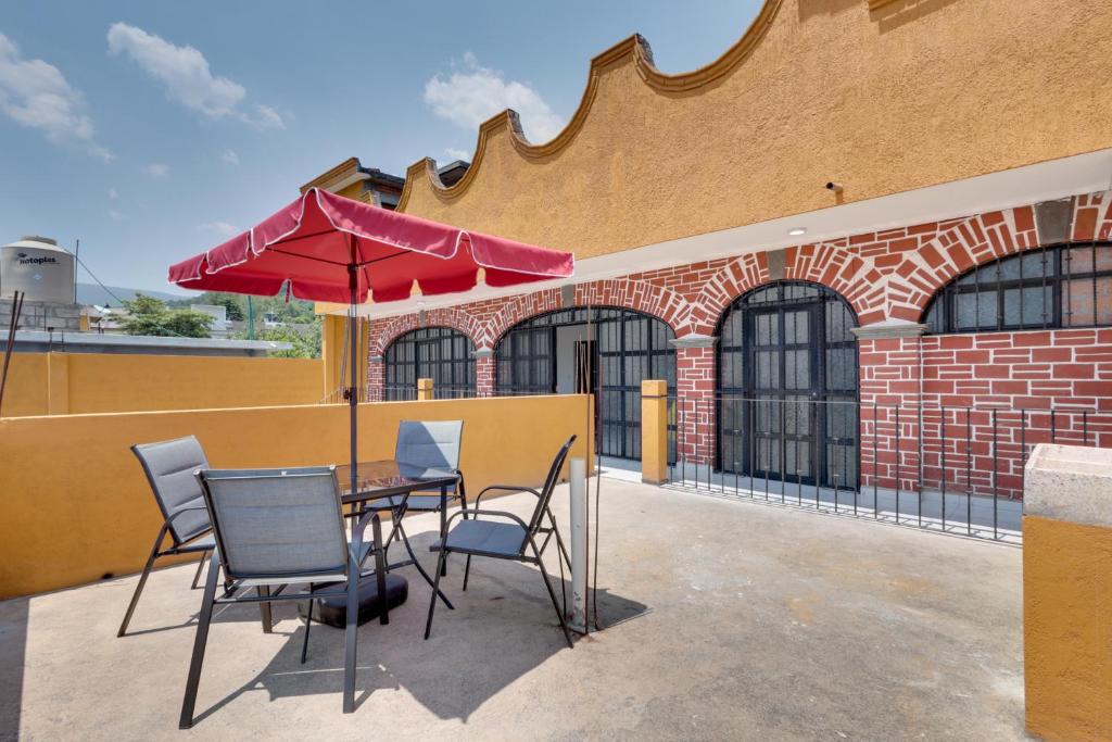Stylish & Spacious Unit w/ Deck in Cuernavaca - 2