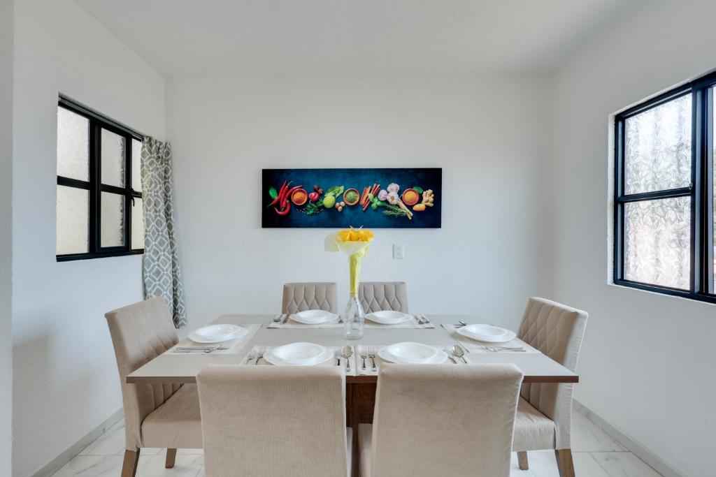 Stylish & Spacious Unit w/ Deck in Cuernavaca - 5