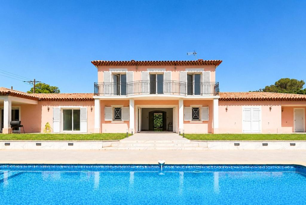 Modern Villa in a Quiet Location - 1