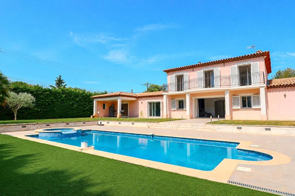 Modern Villa in a Quiet Location - 3