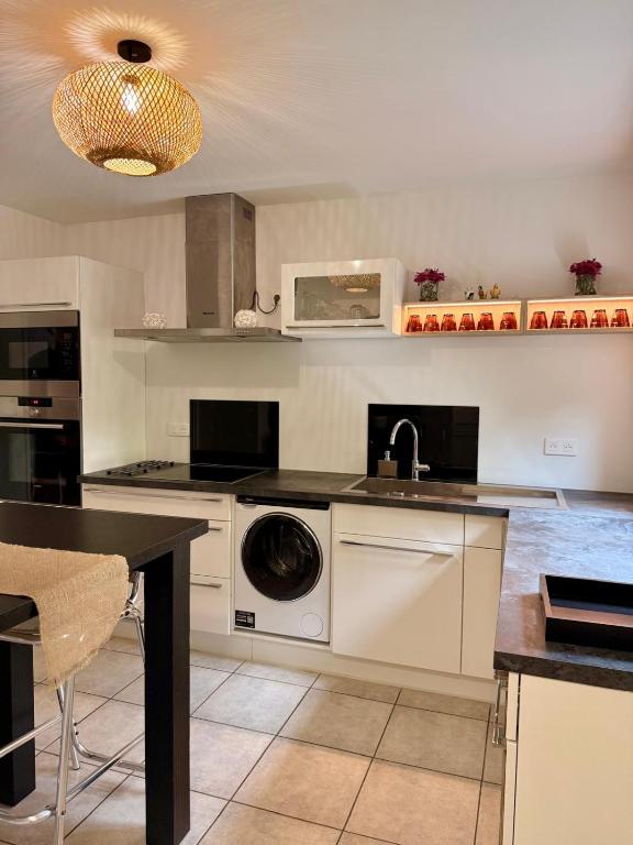 appartement T2 Aix en Provence parking gratuit terrasse calme commerces - 2