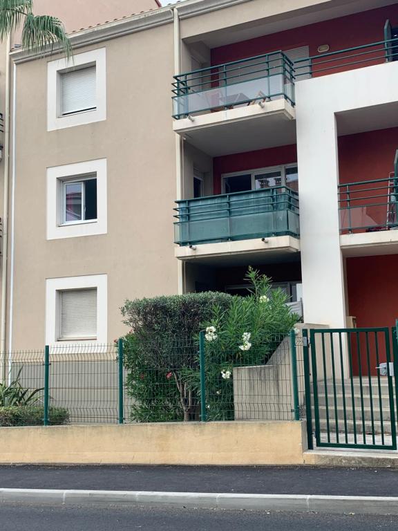 Location T2 Cabine Cosy dans Résidence sécurisée avec la climatisation, accès piscine, une place de parking privé - 2
