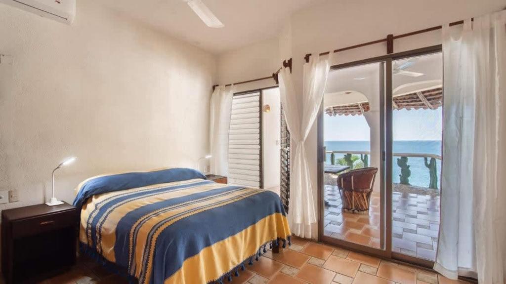El Faro Apt Sweeping Views Pool & 3 Bedrooms - 3