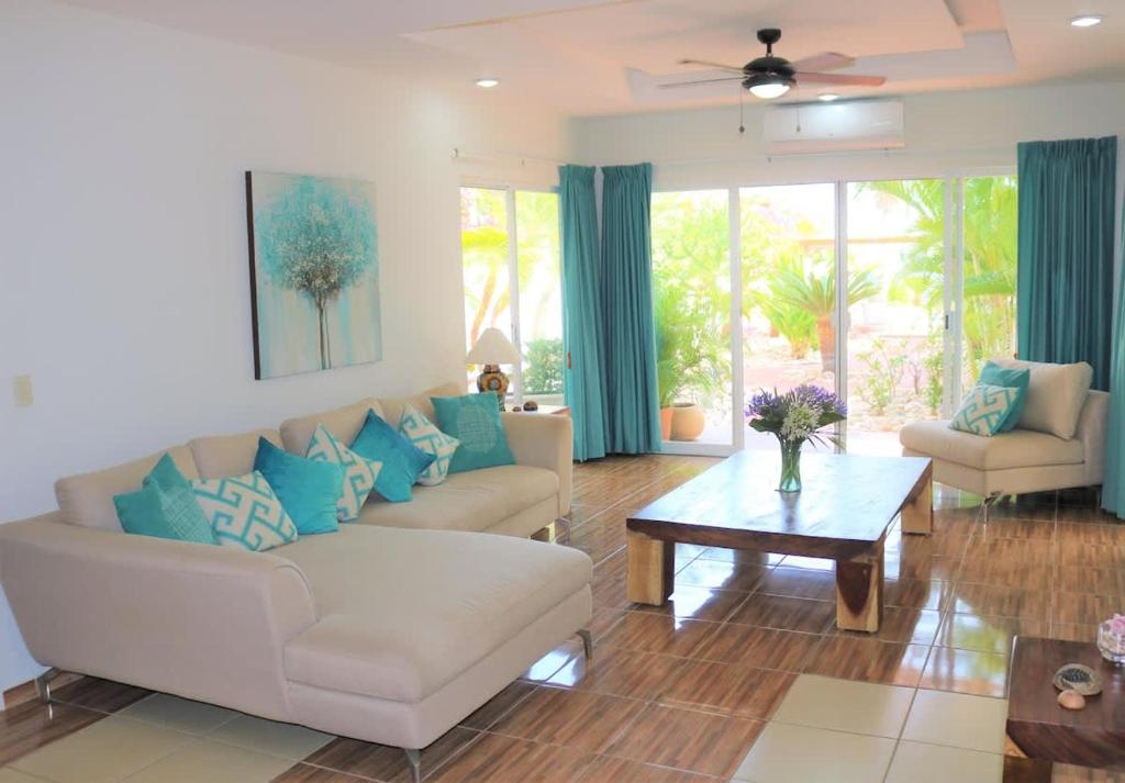 Oceanfront 2BR Pool Palapa & Steps to Beach - 2