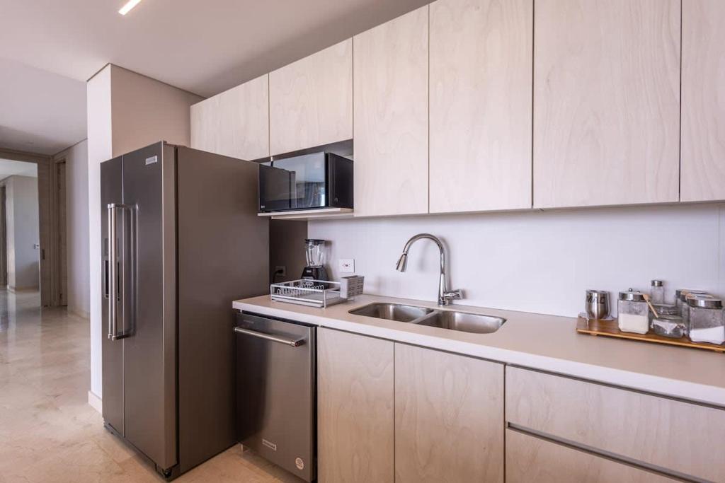 Stunning Sea Views from 3BR Penthouse F3 - 4