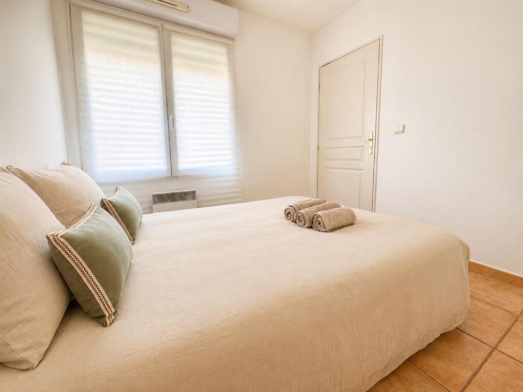Charming Designer Apartment in City Center with AC & Wi-Fi - 5