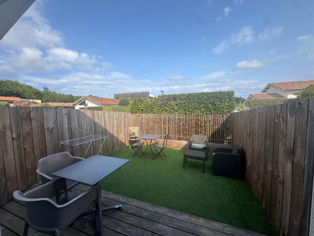 Chambre indépendante avec terrasse, parking et petit jardinet - 5
