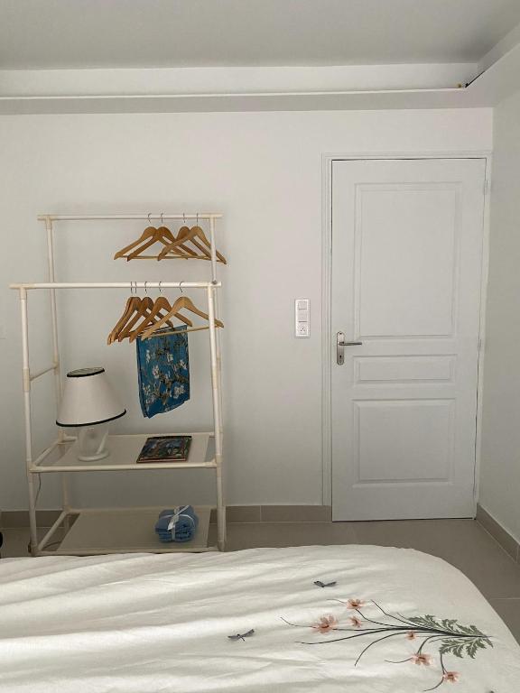 Chic 1-BR with Terrace, AC & Wi-Fi - 3