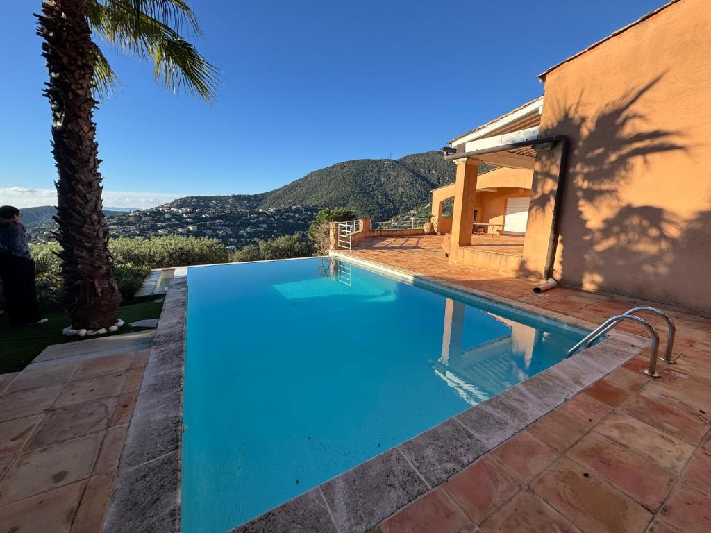 Beautiful villa with 180-degree sea views! - 3