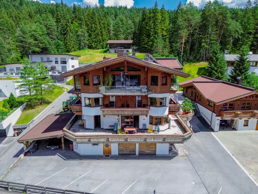 Schickster Sky Lodge und Chalet Rossi - 1