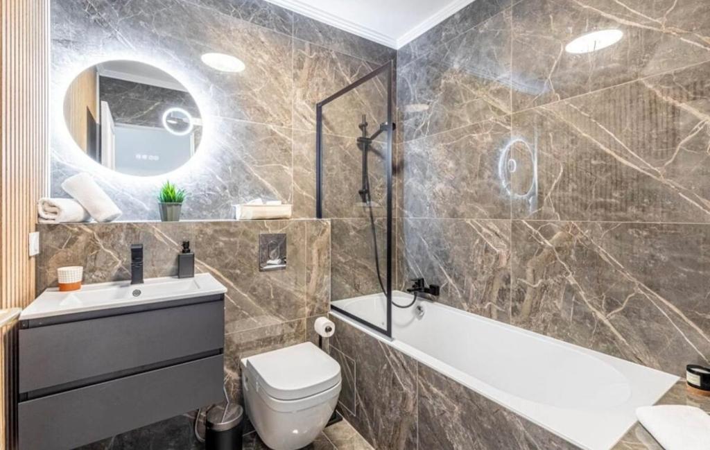 Parisian Luxe 2BR Walk to Arc de Triomphe-Champs - 3