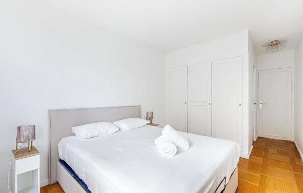 Parisian Luxe 2BR Walk to Arc de Triomphe-Champs - 4