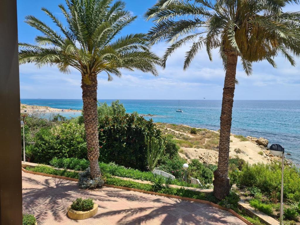 SPACIOUS FRONT-LINE BEACH APARTEMENT, SOUTH FACING, AIRCO, WiFi, AMAZING VIEWS - 2