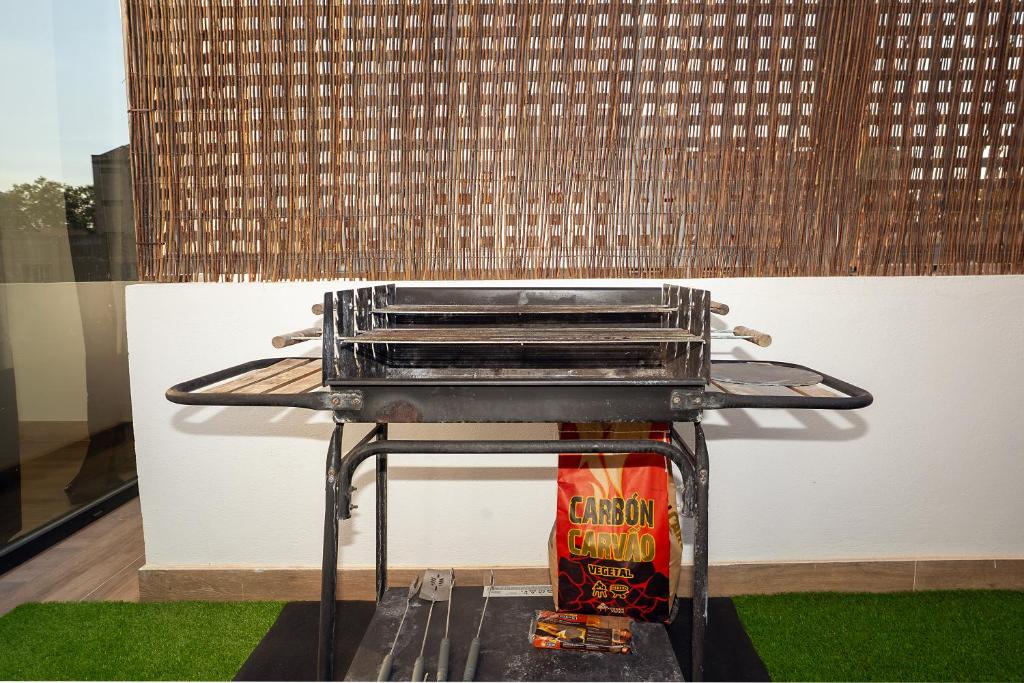 Private Terrace & Rooftop Hot Tub & Sleeps Six - 4
