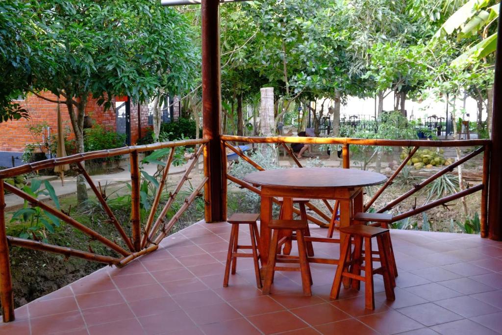 Homestay Nam Hàm Luông