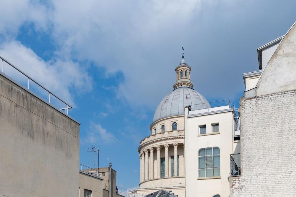 Plaza of Emily in Paris with a view of Pantheon - 4