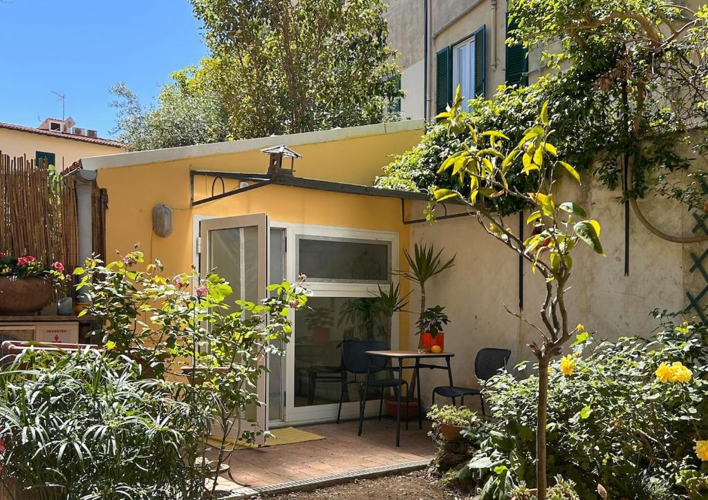 Garden studio in Livorno old town by sea & ferry - 1
