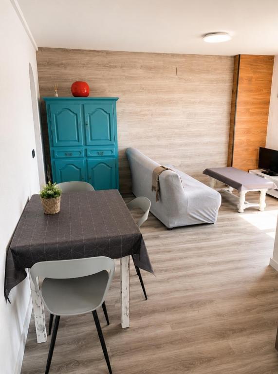 Modern apartment with canal views in Empuriabrava - Terrace & WiFi - 3