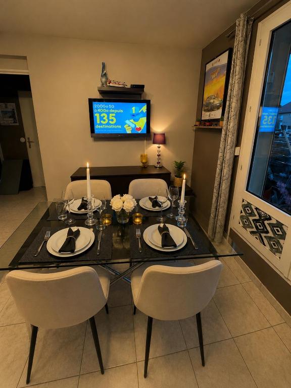 Sea-view terrace Private parking Sleeps 6 - 3