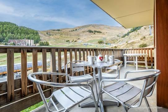 Appartement 6 personnes - Deux chambres - 36 M2 - Balcons 8 M2 sur pistes - Pieds des pistes - Piscine - B 102 - Terrasses de la Bergerie - 4