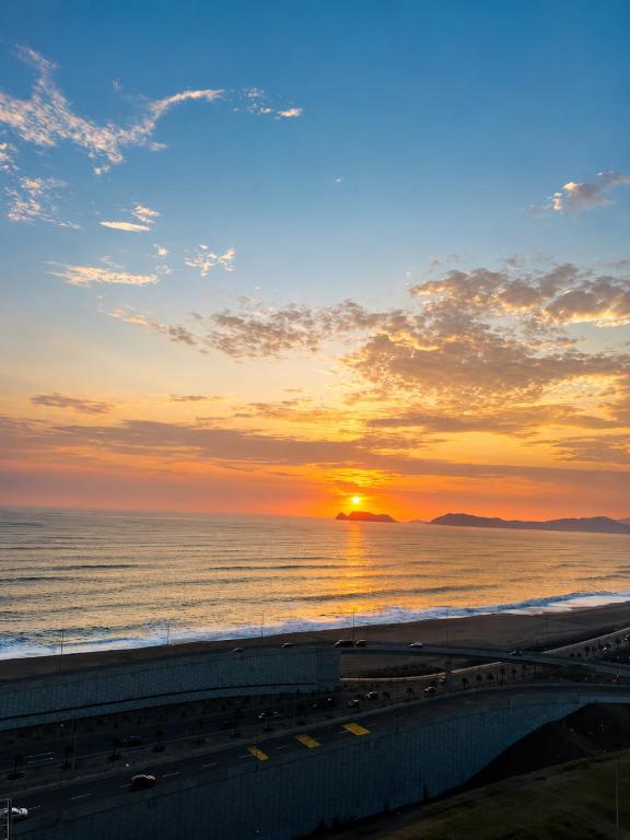 Luxury Oceanfront 3BR Apartment 15 Minutes to the Airport, Fast WiFi, Pool, Gym, Sauna and Free Parking - 5