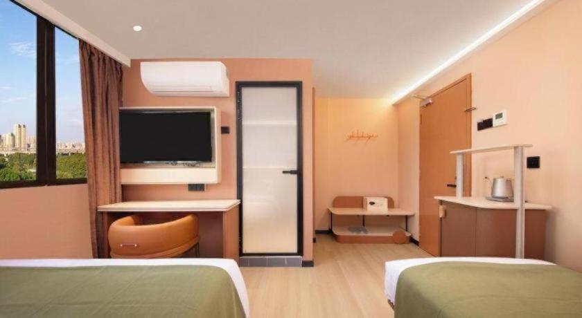 Hotel 165