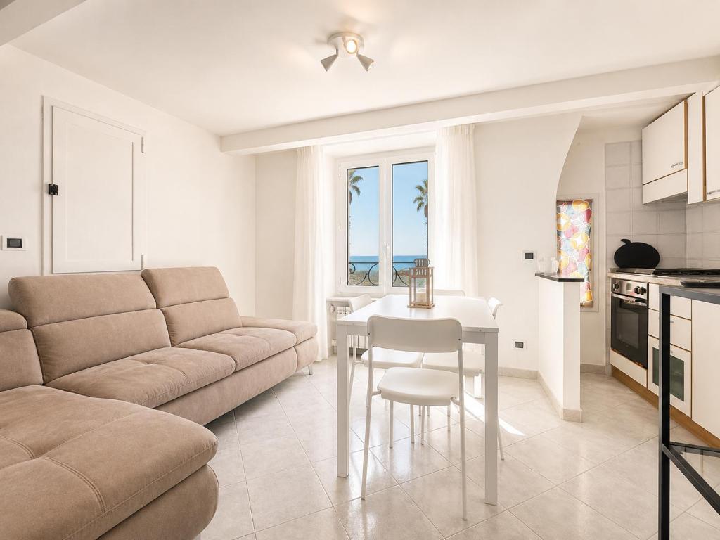 Sea View, 2 Bedrooms, WiFi - 1