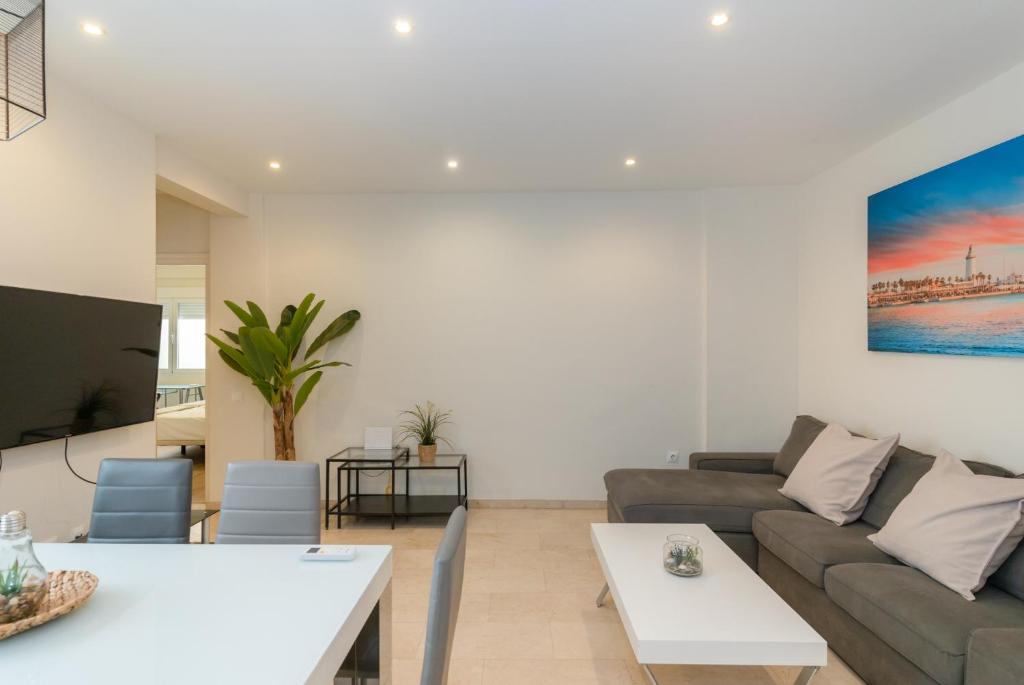 Apartamento Premium junto a la Catedral de Malaga - 3 Habitaciones, Ideal para Familias y Grupos - 2