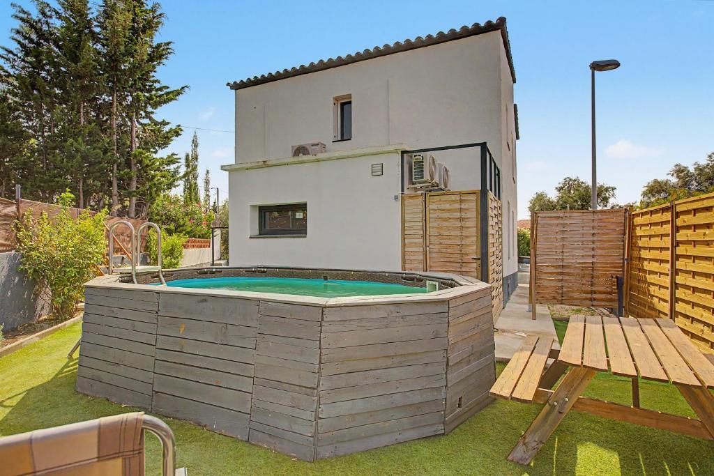 Apartamento con jardín y piscina - 1