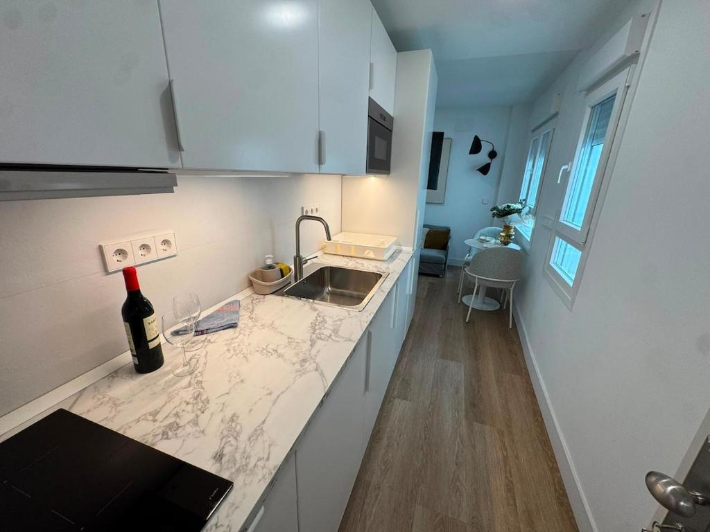 Functional Studio Flat for Short Breaks in Málaga - 1