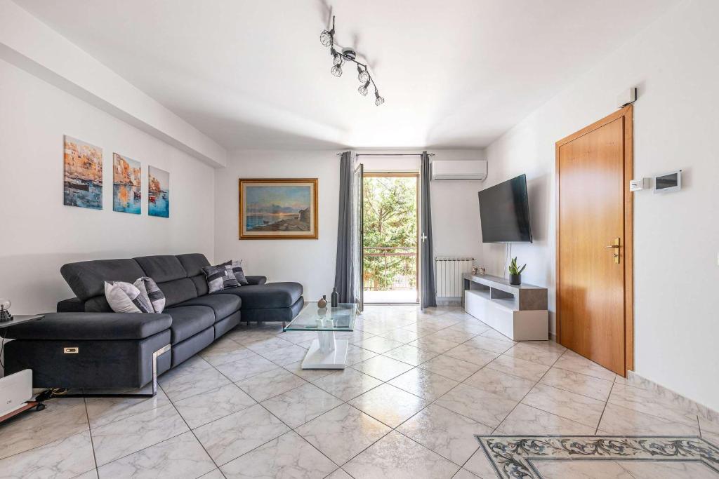 Spacious Apartment close to the Beach-Isola Summer - 1