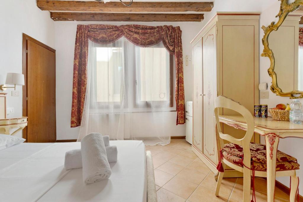 Rialto Rooms - 2