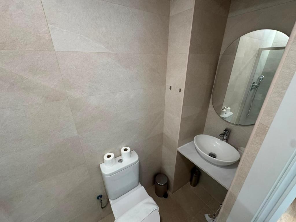 Functional Studio Flat for Short Breaks in Málaga - 5