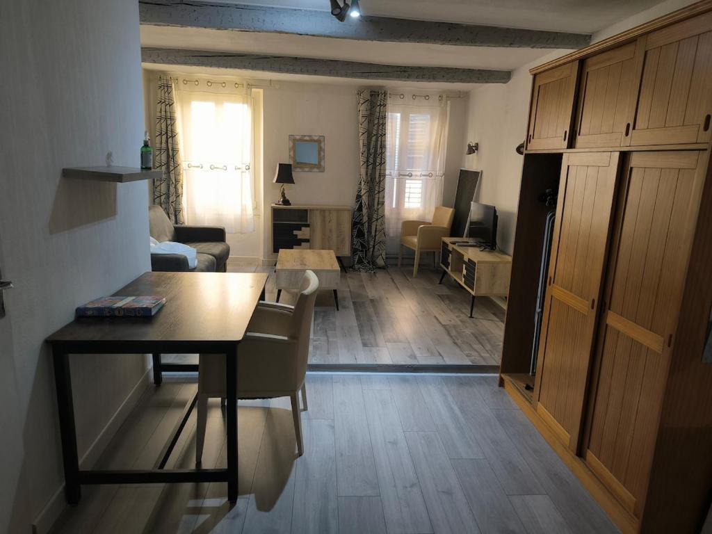 Studio spacieux et cozy à deux pas du port - 3