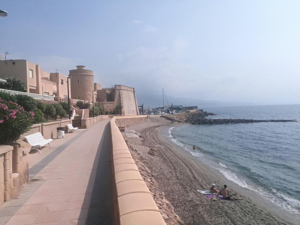Ático con terraza y piscina, vistas al mar - 3