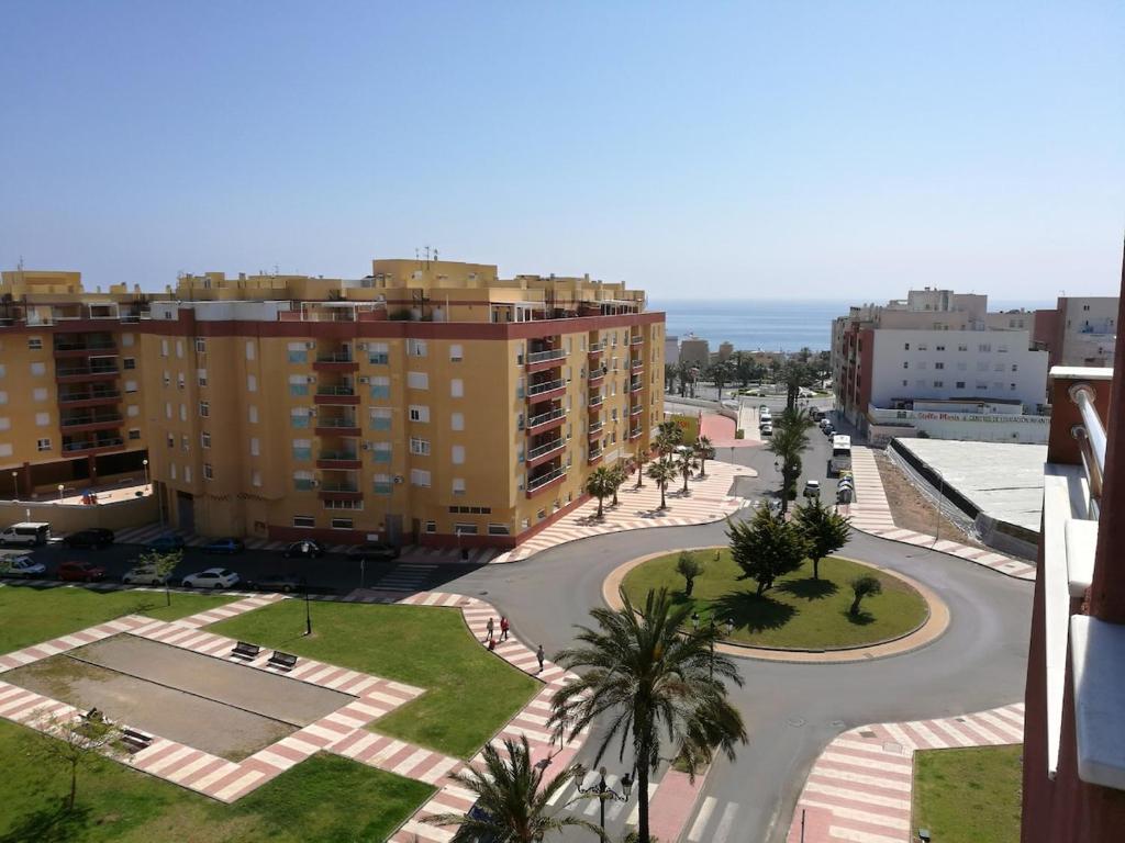 Ático con terraza y piscina, vistas al mar - 1