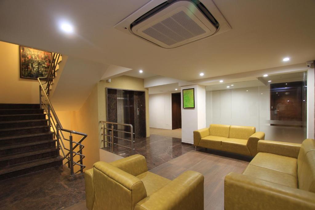 Shared lounge/TV area