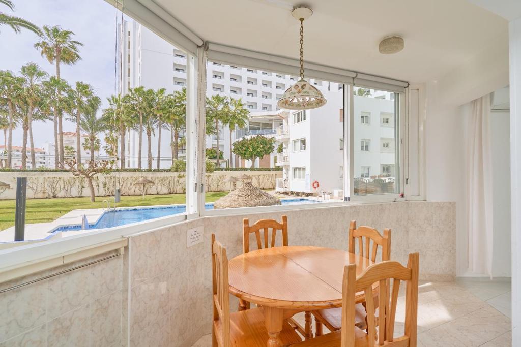 Large One Bed Apt - 2