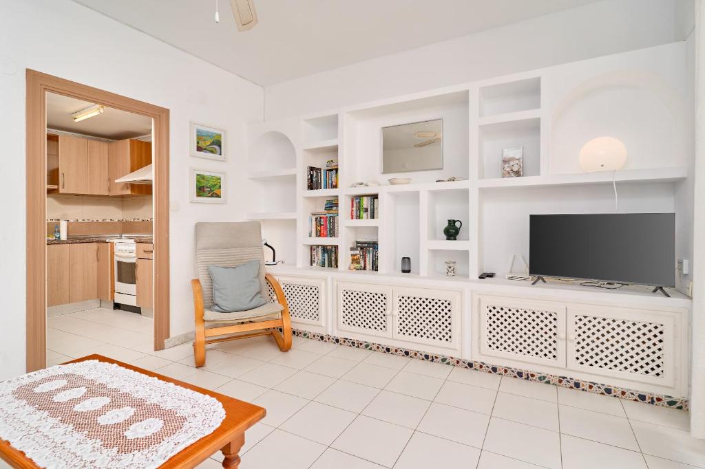 Large One Bed Apt - 5
