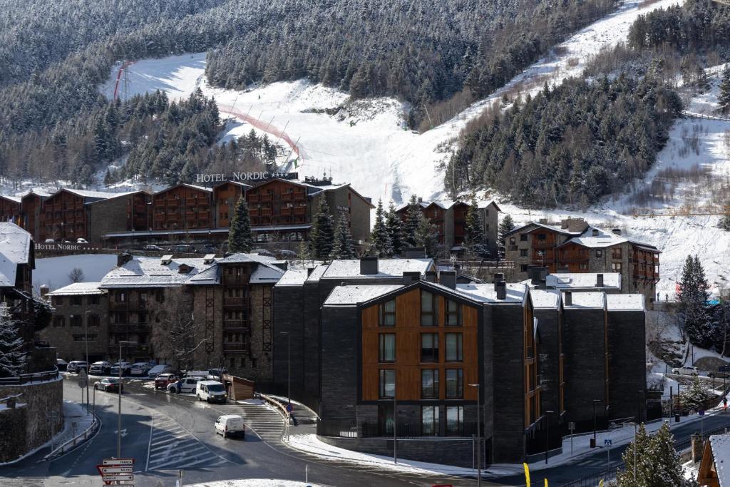 7 PEOPLE Luxury Wooden Apartment 1 Min to Ski Lift Pool Sauna by SELECT RENTALS ANDORRA - 2