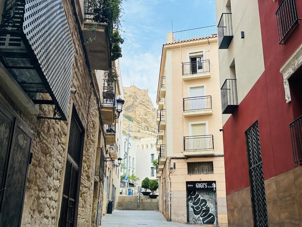 Alicante City Centre, Old Town, Steps from Postiguet Beach - 3