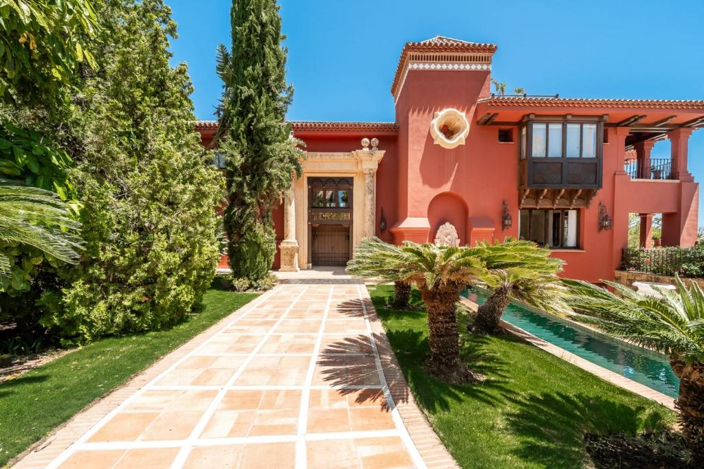 All About Villa Ronda - 3