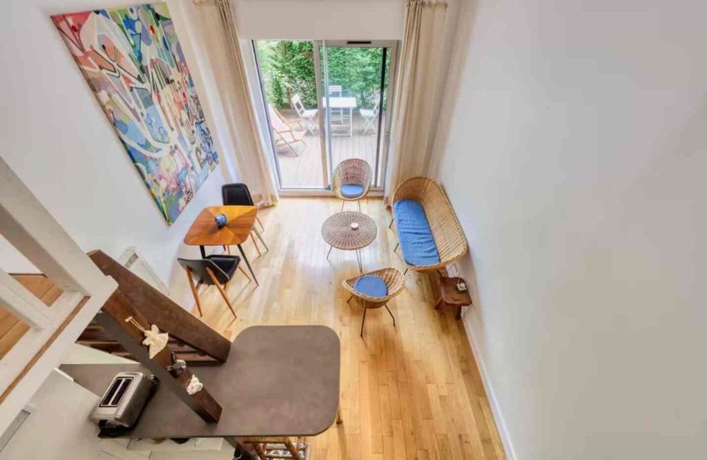 Sunny Duplex with Private Terrace - 2