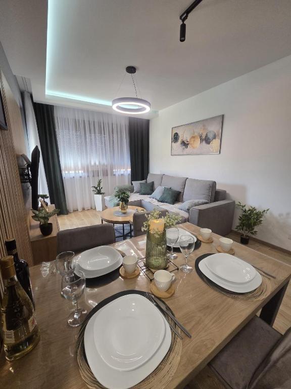 The Forest Prestige Maki - 2